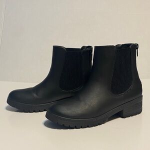 Maurices Black Ankle Booties. Double zippers in back. Elastic stretch on sides.